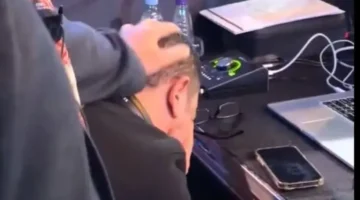 لحظة إنسانية مؤثرة.. بكاء مهندس صوت خلال حفل راشد الماجد يشعل منصات التواصل الاجتماعي